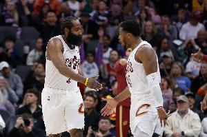 首战合砍58分！名记：哈登&米切尔或是东部得分能力最强的组合